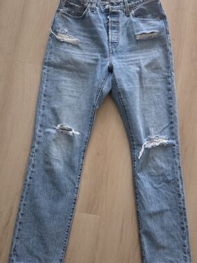 Levi’s 501 Original Fit Jeans W29 L32 High Rise Light Wash Distressed
